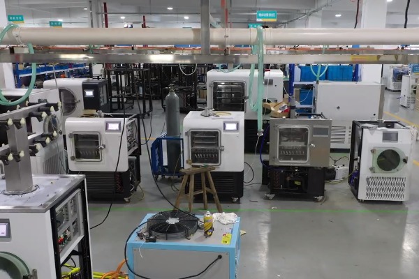 多种型号冷冻干燥机与层析实验冷柜生产现场实拍视频