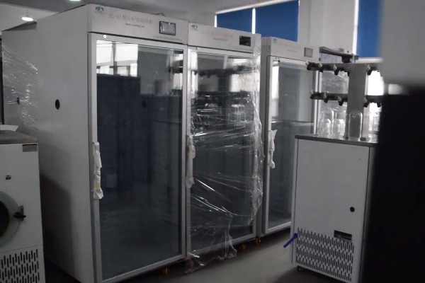 多种型号冷冻干燥机与层析实验冷柜产品实拍视频