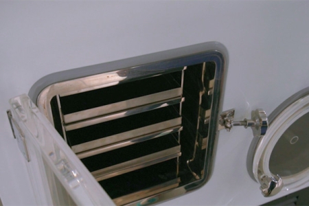 长期停用的冻干机设备在重启前需要做哪些准备工作？