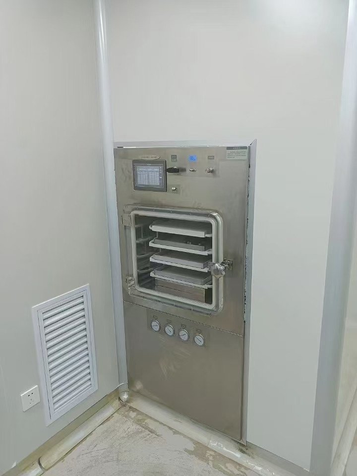 广西某高校采购穿墙型冷冻干燥机进行化学粉剂冻干实验