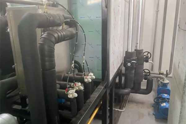 天游TY8检测中心制药冻干机现场实拍图2