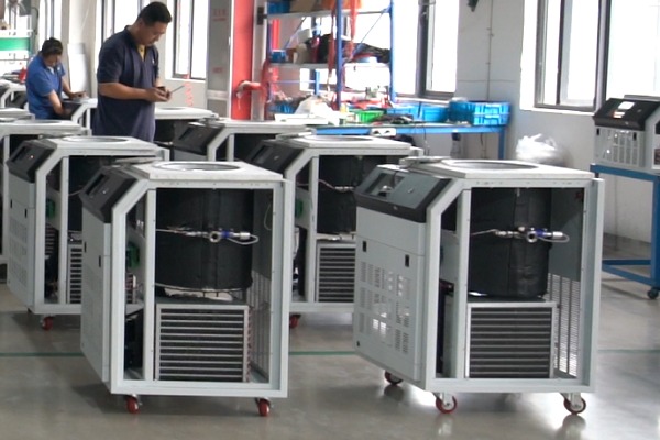 小型真空冷冻干燥机设备实拍图2